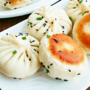 Pan fried Pork Bun 水煎包